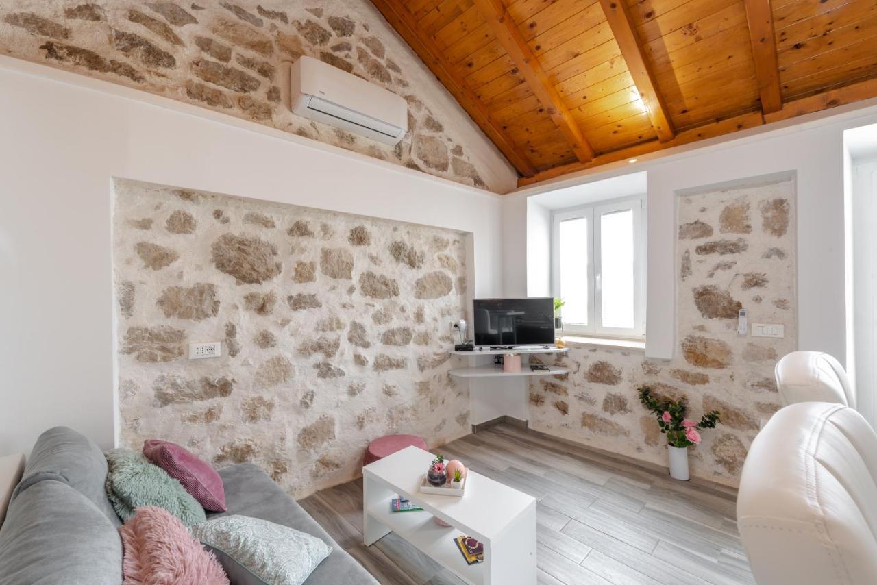 Ferienwohnung Little Stone House Buici  Exterior foto